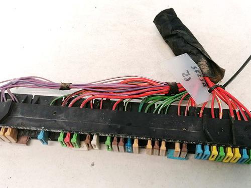 Used Fuse box Fuse box BMW 5 (E39) 525 tds (143 hp) 33074293 33074293