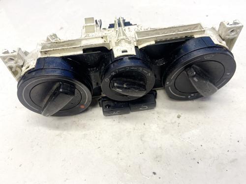 Used Climate control Climate control SKODA SUPERB I (3U4) 1.9 TDI (130 hp) 35468388 35468388