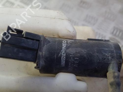 Used Washer pump Washer pump MITSUBISHI COLT IV (CA_A) 1.6 GLXi 16V (CA4A) (113 hp) 35674413 35674413