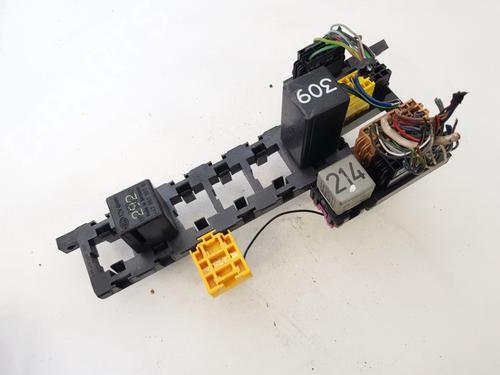 Used Fuse box Fuse box AUDI 80 B3 Saloon (893, 894, 8A2) 1.8 S (90 hp) 33096877 33096877
