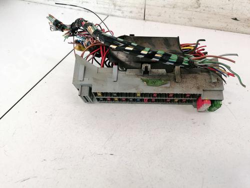 Used Fuse box Fuse box OPEL CORSA B (S93) 1.0 i 12V (F08, F68, M68) (54 hp) 32905453 32905453