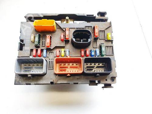 Used Fuse box Fuse box 38452475 38452475
