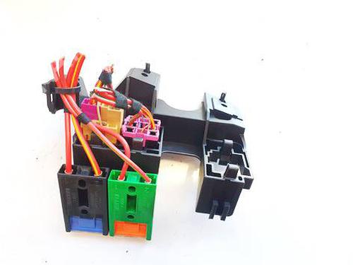 Fuse box AUDI A4 B7 (8EC) 1.9 TDI | BP38716211E1 - Image 3