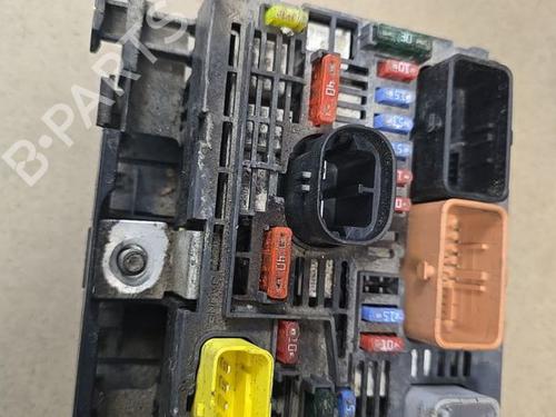 Used Fuse box Fuse box 36910112 36910112