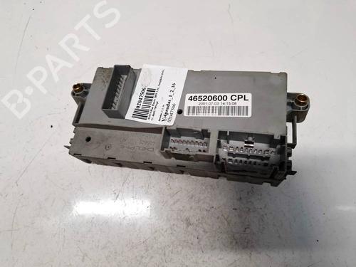 Used Fuse box Fuse box 32958566 32958566
