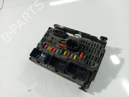 Used Fuse box Fuse box 39014218 39014218