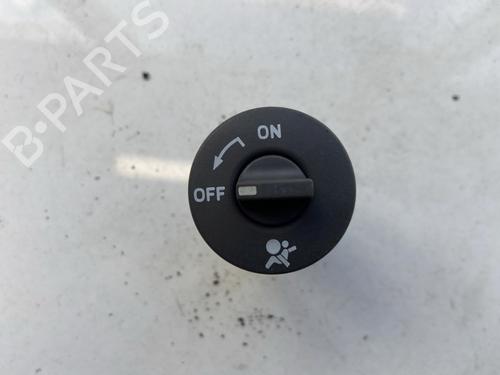 Used Switch Switch RENAULT SCÉNIC II (JM0/1_) 1.5 dCi (JM02, JM13) (101 hp) 32887707 32887707