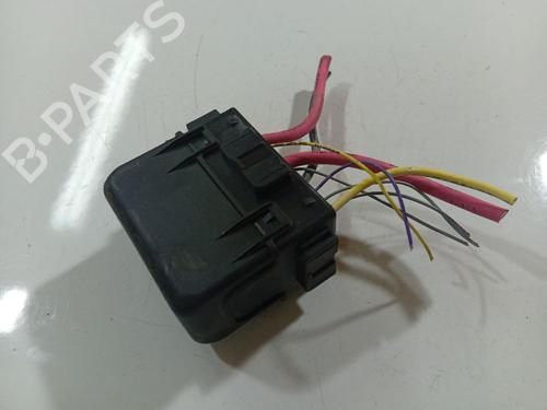 Used Fuse box Fuse box 32538107 32538107