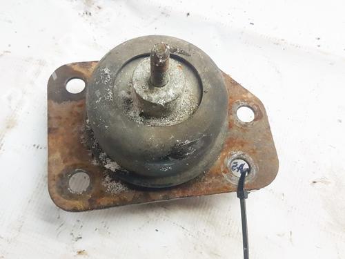 Used Engine mount Engine mount CHEVROLET LACETTI (J200) 2.0 D (121 hp) 33107904 33107904