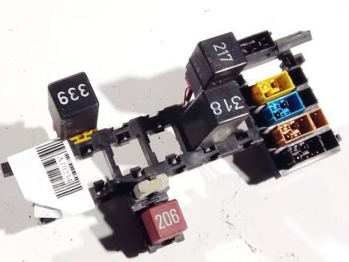 Used Fuse box AUDI 80 B4 Saloon (8C2) 1.9 TDI (90 hp) 32580739
