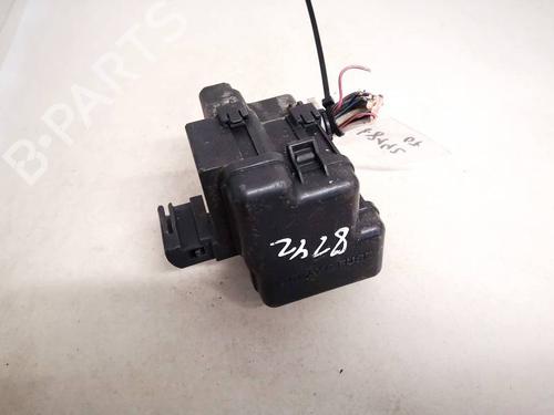 fuse-box-toyota-previa-ii-_r3_-2000-2001-2002-2003-2004-2005-2006-32923733 main image