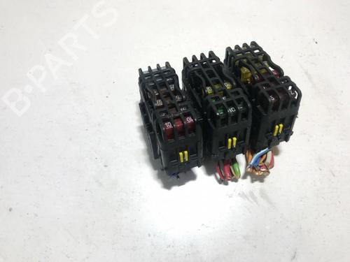 Used Fuse box Fuse box ALFA ROMEO 156 (932_) 2.4 JTD (932A1B__) (140 hp) 33504990 33504990