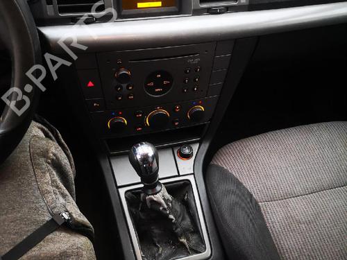 Fuse box OPEL SIGNUM Hatchback (Z03) 2.2 DTI (F48) | BP32605662E1 