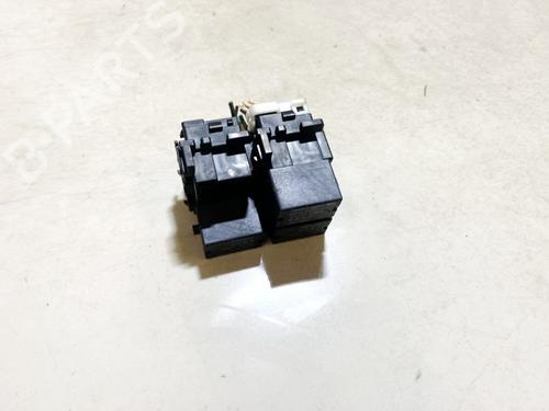 Used Fuse box Fuse box HONDA CIVIC VIII Hatchback (FN, FK) 2.2 CTDi (FK3) (140 hp) 33066491 33066491