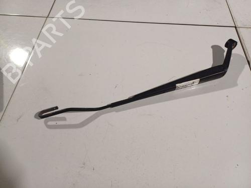 Used Front windshield wiper arm Front windshield wiper arm 32572846 32572846