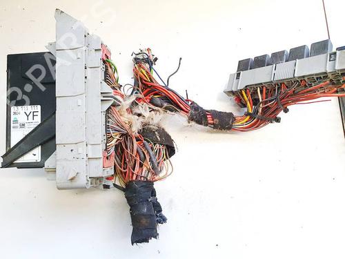 Used Fuse box OPEL MERIVA A MPV (X03) 1.6 16V (E75) (100 hp) 32627485