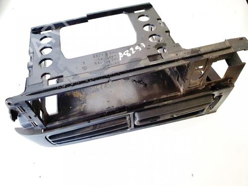 Used Air vent VW GOLF III (1H1) 1.9 SDI (64 hp) 32910899