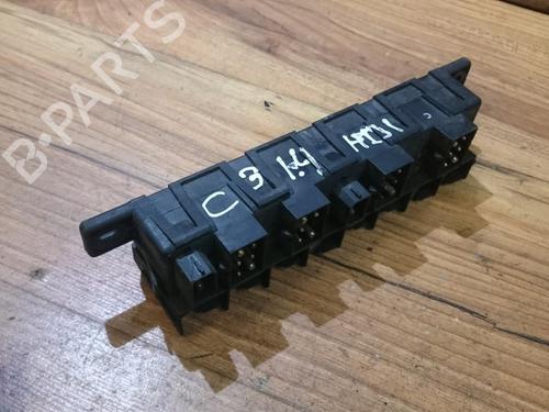 Used Fuse box Fuse box AUDI A4 B5 (8D2) 1.6 (100 hp) 33481465 33481465