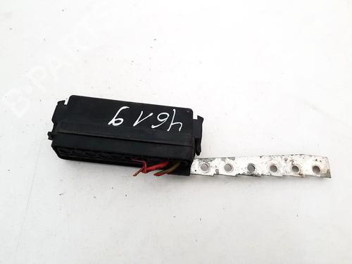 Used Fuse box Fuse box VW POLO IV (9N_, 9A_) 1.2 12V (64 hp) 33508142 33508142