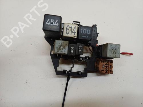 Used Fuse box Fuse box 37598131 37598131