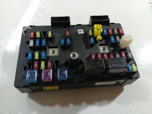 fuse-box-saturn-vue-suv-2007-2008-2009-2010-38577900 main image