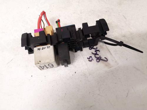 fuse-box-audi-a6-c6-4f2-2004-2005-2006-2007-2008-2009-2010-2011-32925390 main image