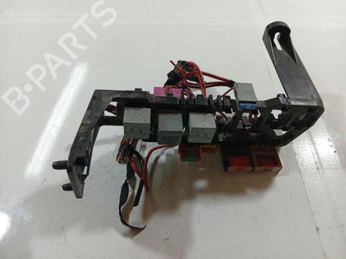 Used Fuse box SKODA SUPERB I (3U4) 2.0 TDI (140 hp) 32539638