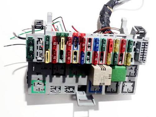 Used Fuse box Fuse box OPEL CORSA B (S93) 1.2 i (F08, F68, M68) (45 hp) 33513114 33513114