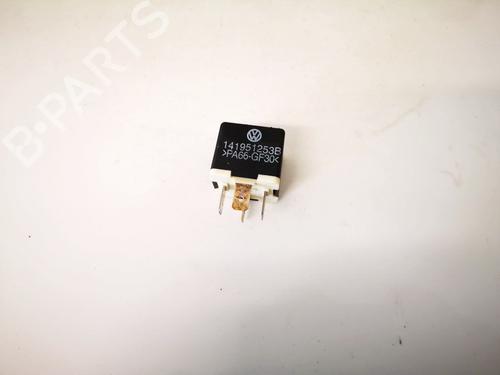 Used Electronic sensor Electronic sensor VW GOLF IV (1J1) 1.9 TDI (90 hp) 32885252 32885252