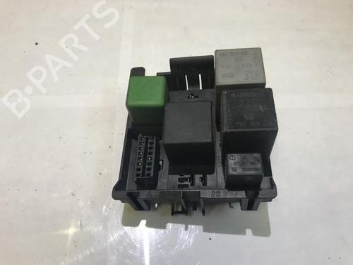 Used Fuse box Fuse box OPEL OMEGA B (V94) 2.5 DTI (F69, M69, P69) (150 hp) 33486040 33486040