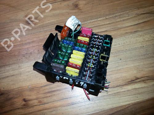 Used Fuse box Fuse box OPEL CORSA B (S93) 1.4 i (F08, F68, M68) (60 hp) 33502197 33502197