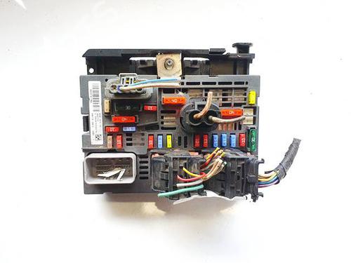Used Fuse box Fuse box 37598667 37598667