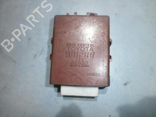 Used Electronic module Electronic module TOYOTA YARIS (_P9_) 1.0 VVT-i (KSP90_, KSP90R) (69 hp) 33485583 33485583