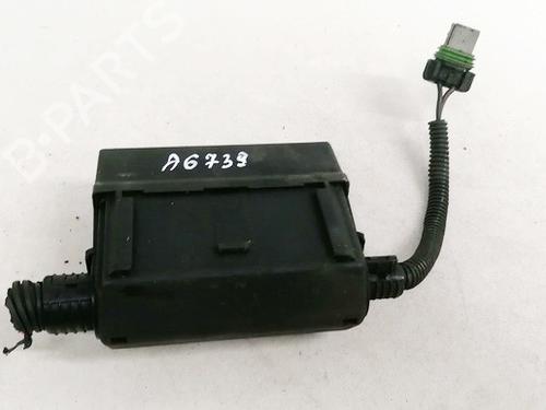 Used Fuse box Fuse box OPEL MERIVA A MPV (X03) 1.7 CDTI (E75) (100 hp) 33080704 33080704