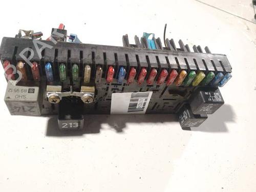 Used Fuse box AUDI 80 B4 Saloon (8C2) 1.9 TDI (90 hp) 32581105