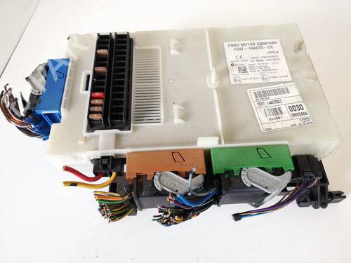 Used Fuse box Fuse box FORD MONDEO IV (BA7) 2.0 TDCi (130 hp) 32955659 32955659