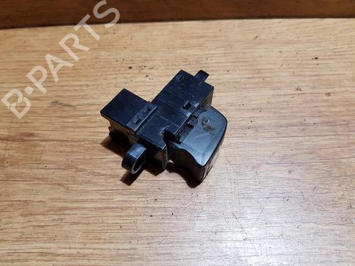 switch-nissan-primera-hatchback-p12-2002-33481868 main image