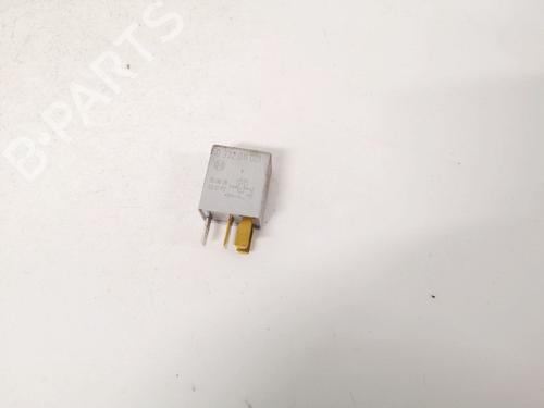 Used Electronic sensor Electronic sensor TOYOTA COROLLA Verso (ZER_, ZZE12_, R1_) 2.2 D-4D (AUR10_, AUR10R) (136 hp) 32889791 32889791