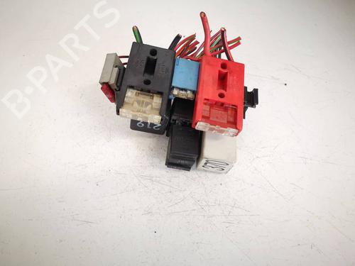 fuse-box-vw-passat-b5-variant-3b5-1997-1998-1999-2000-2001-32571398 main image