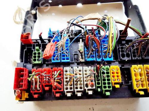 Used Fuse box Fuse box VW PASSAT B3/B4 Variant (3A5, 35I) 1.9 TD (75 hp) 33520397 33520397