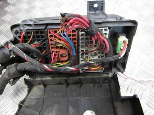 fuse-box-hyundai-trajet-fo-1999-2000-2001-2002-2003-2004-2005-2006-2007-2008-33494761 main image
