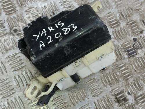 Used Fuse box Fuse box TOYOTA YARIS (_P1_) 1.0 (SCP10_, SCP10R) (68 hp) 33495032 33495032