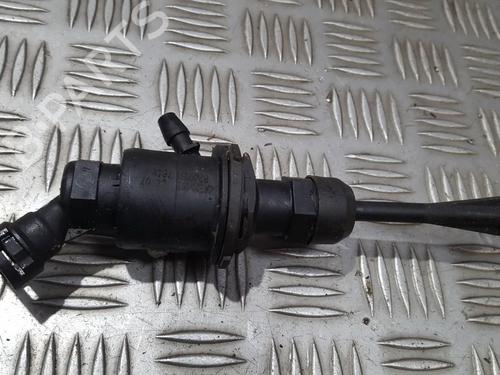 clutch-slave-cylinder-renault-scenic-ii-jm01_-2003-2004-2005-2006-2007-2008-2009-2010-35708910 main image