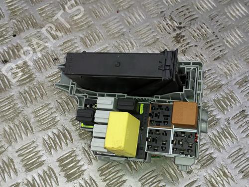 Used Fuse box Fuse box OPEL MERIVA A MPV (X03) 1.6 16V (E75) (100 hp) 33491404 33491404