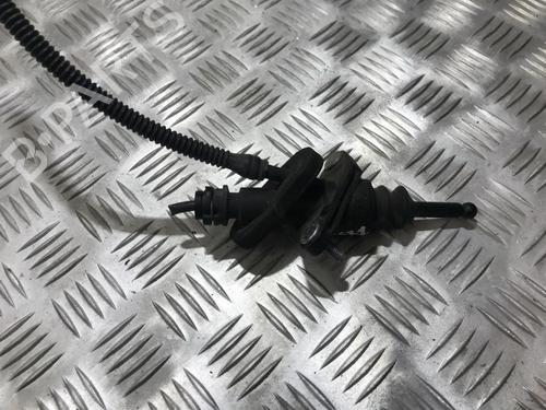 clutch-slave-cylinder-opel-corsa-c-x01-2000-2001-2002-2003-2004-2005-2006-2007-2008-2009-35678485 main image