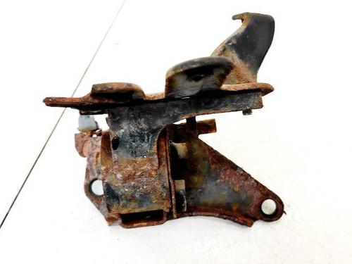 Used Engine mount Engine mount TOYOTA PRIUS Liftback (_W2_) 1.5 Hybrid (NHW20_, NHW20R) (112 hp) 32948047 32948047