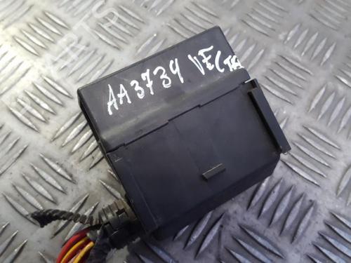 Used Fuse box Fuse box OPEL VECTRA B Estate (J96) 2.0 DTI 16V (F35) (101 hp) 33493692 33493692