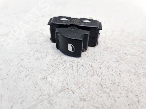 switch-citroen-c4-picasso-ii-2013-32576390 main image