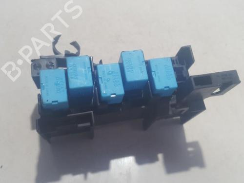 Used Fuse box Fuse box TOYOTA RAV 4 III (_A3_) 2.2 D 4WD (ALA30_, ALA30R) (177 hp) 33510243 33510243
