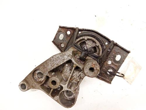 Used Engine mount Engine mount RENAULT LAGUNA III (BT0/1) 2.0 dCi (BT07, BT0J, BT14, BT1A, BT1S) (131 hp) 40555484 40555484